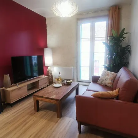 Les appartements du centre, refaits à neuf, climatisés, hyper centre, 50m à pieds des commerces, restaurants, parking gratuit Salies-de-Béarn Exterior foto