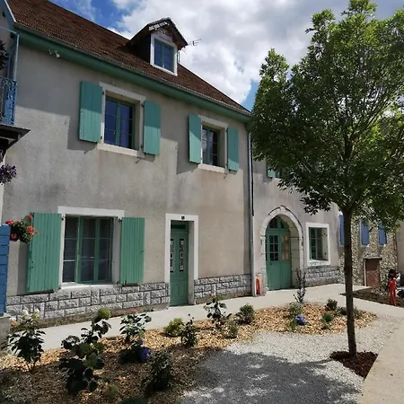 Les appartements du centre, refaits à neuf, climatisés, hyper centre, 50m à pieds des commerces, restaurants, parking gratuit Salies-de-Béarn Exterior foto