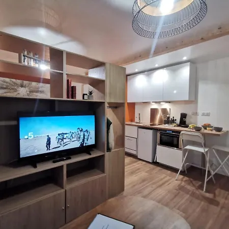Les appartements du centre, refaits à neuf, climatisés, hyper centre, 50m à pieds des commerces, restaurants, parking gratuit Salies-de-Béarn Exterior foto