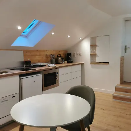 Les appartements du centre, refaits à neuf, climatisés, hyper centre, 50m à pieds des commerces, restaurants, parking gratuit Salies-de-Béarn Exterior foto