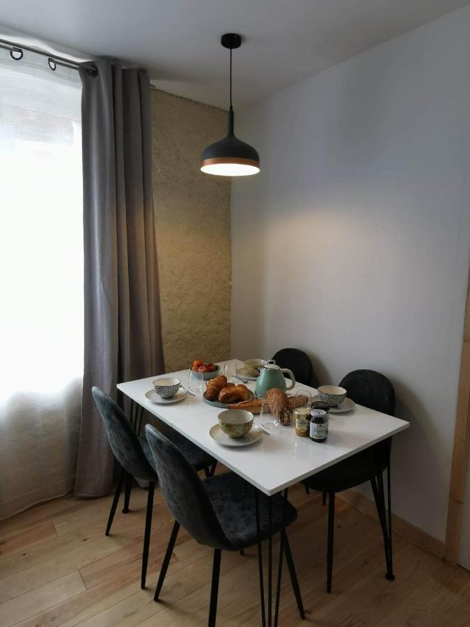 Apartment Du Centre: Renovated City-center Flats With Ac Salies-de-Bearn