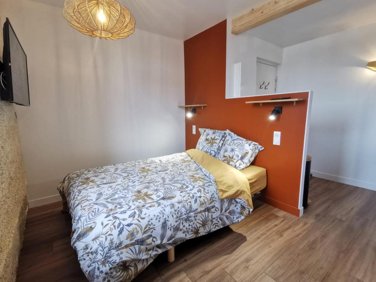 Du Centre: Renovated City-center Flats With Ac