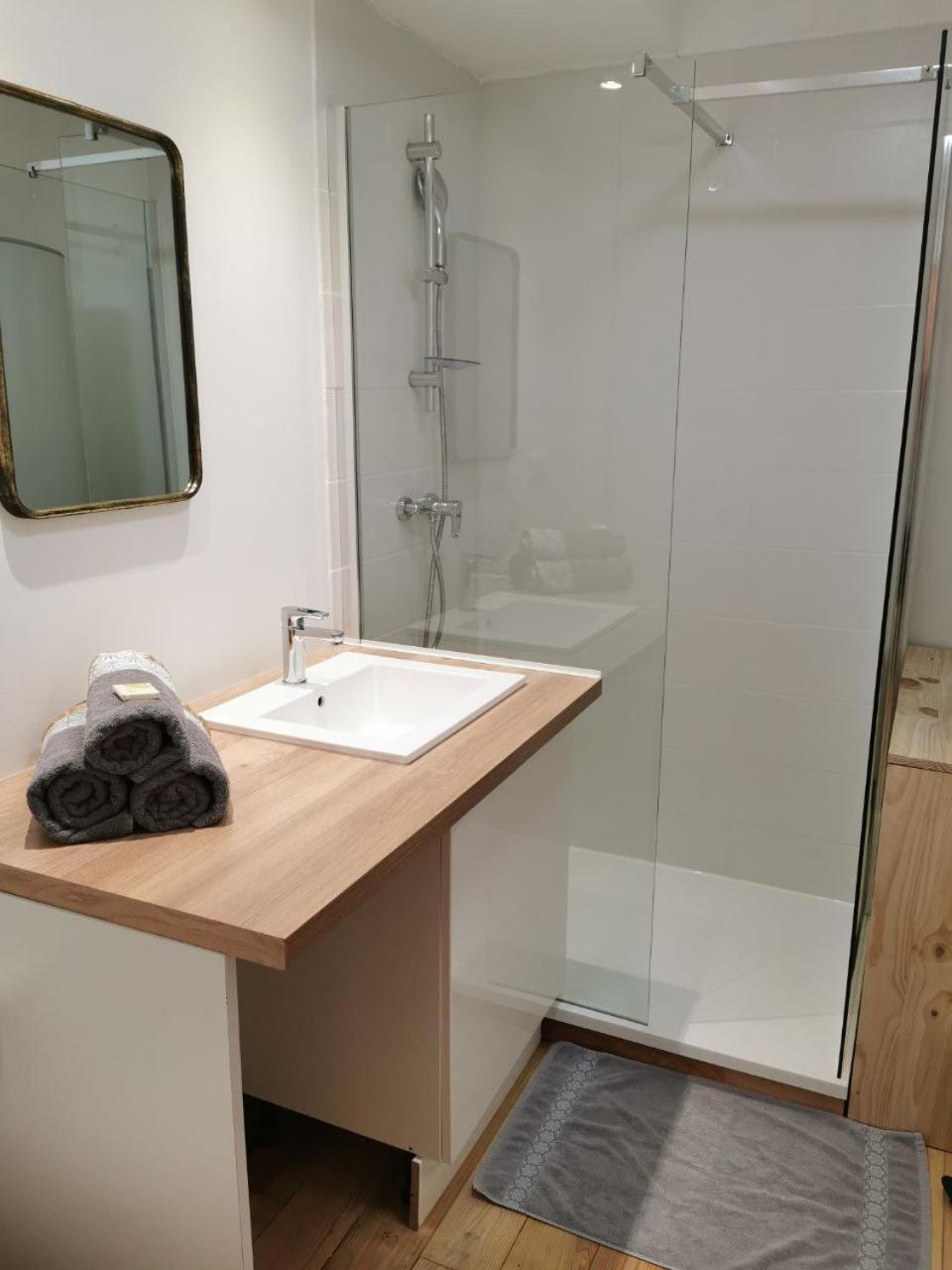 Du Centre: Renovated City-center Flats With Ac Apartment Salies-de-Bearn