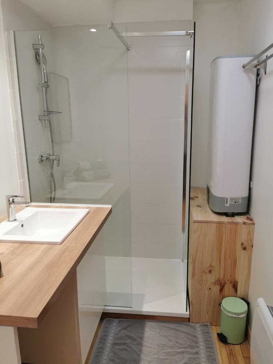 Apartment Du Centre: Renovated City-center Flats With Ac Salies-de-Bearn